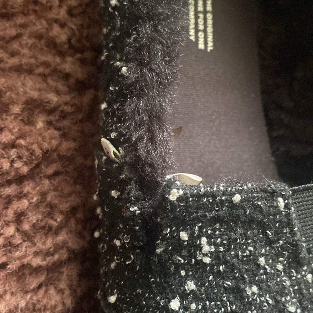 TOMS - Picture 2 of 3